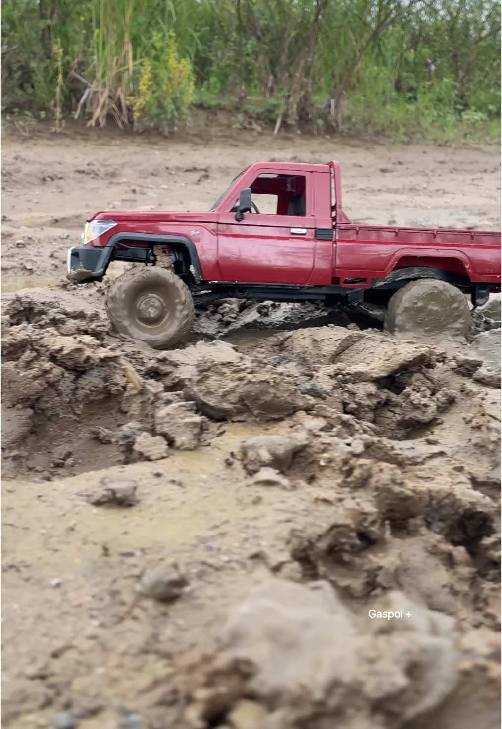 Dipersembahkan Oleh : GASPOL + Kali ini mn82 yang warna merah versi pertama yang biasa, rc pickup yang mempuni. Semua masih setandart pabrikan.  Bentuknya masih sama dari spesifikasi mn82pro dan mn82s. Mn 82 Standart Red - Rc land Cruiser 79  Mn 82 Rc land Cruiser 79 #mn82 #mn82s #rccar #rccars #rctruck #rcpickup #rcoffroad #rcadventure