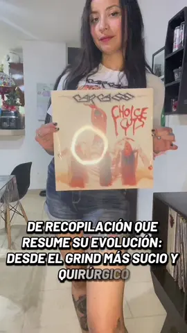 Echa un vistazo a la historia de Carcass con su álbum “Choice Cuts”. (Ningún álbum fue reproducido por esa tornamesa). #Carcass #grindcore #deathmetal #jeffwalker #billsteer #metalhead 