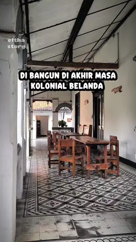 di bangun pada akhir masa era kolonial belanda dan terbengkalai bertahun tahun. kini menjadi tempat yang nyaman untuk bersantai #jelajah #bangunantua #kolonialbelanda #elthastory #blitar #kopi 