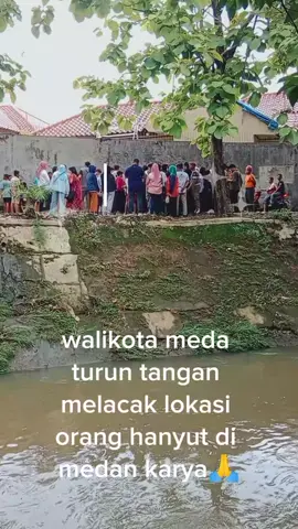 anak hanyut di medan karya tadi malam, sampai sekarang belum di temukan Walikota Medan dan yang lainnya turun ke lokasi#medankaryadalam #walikotamedan#Bapakricowaas @yudiarisandi713 @tukang furniture 