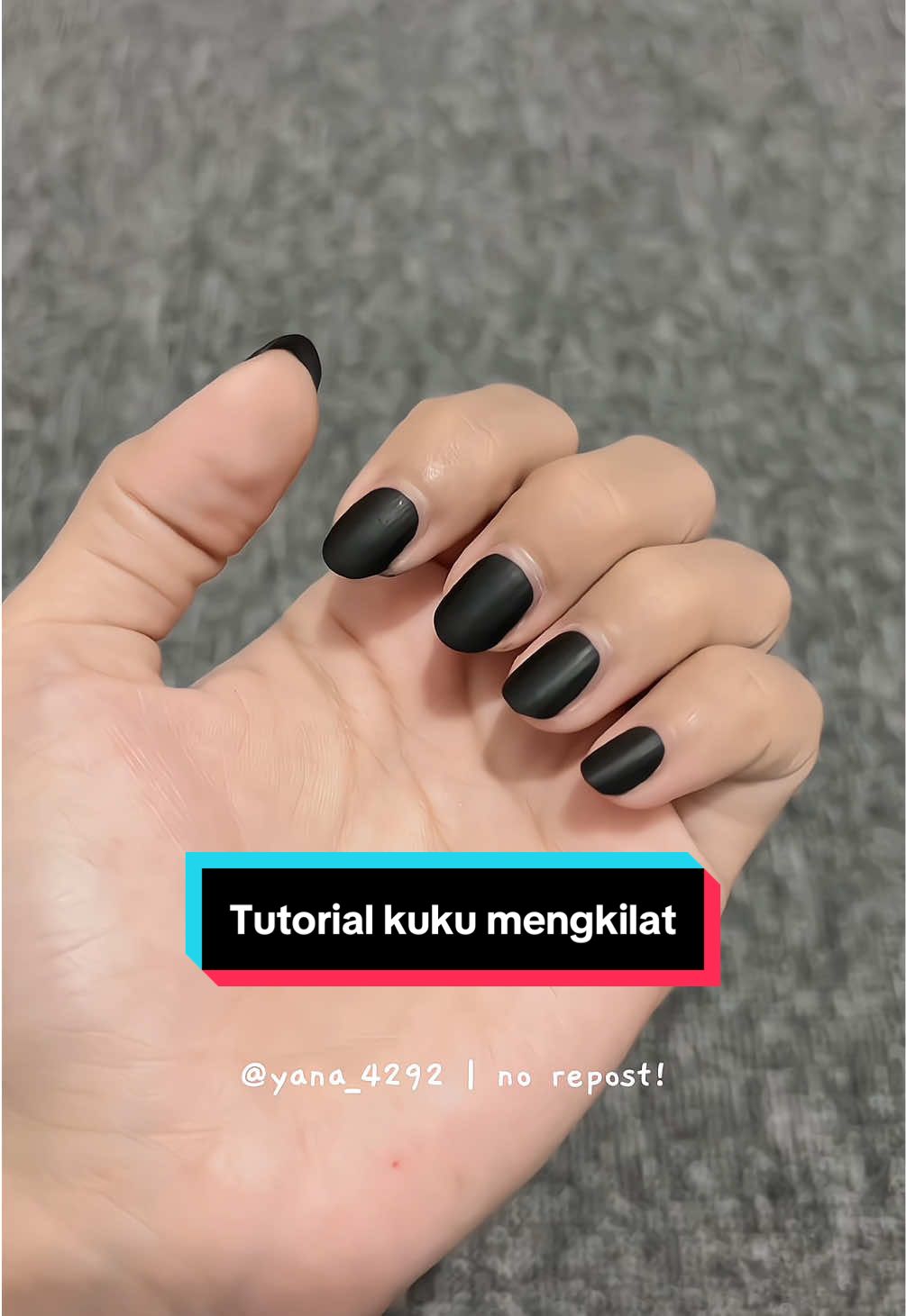 Membalas @Rahmawati dewi warna hitam mh gk usah di raguin pekat bgt ka😍🌸🌷 #henna #hennahalal #kutek #kutekhalal #henahalal #paketlengkap #racuntiktok   