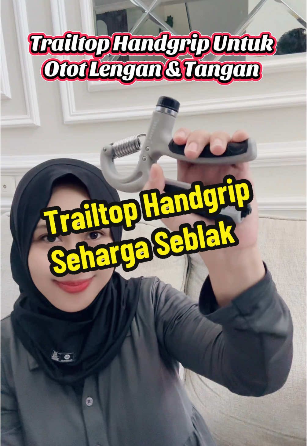 Alat fitnes yang cuma seharga seblak doang, alat handgrip dari Trailtop ini digunakan untuk latihan otor lengan dan tangan. Portable mudah dibawa kemana- mana dan anti slip. Bisa diatur beban dari 5-60kg dan sudah dilengkapi dengan penghitungan otomatis. Nah yang mau samaan yuk co sekarang !! #trailtop #handgrip #alatfitnes #alathandgrip #alatolahraga #latihanotottangan #latihanototlengan #SemuaBisaAffiliate #SatuKontenTiapHari