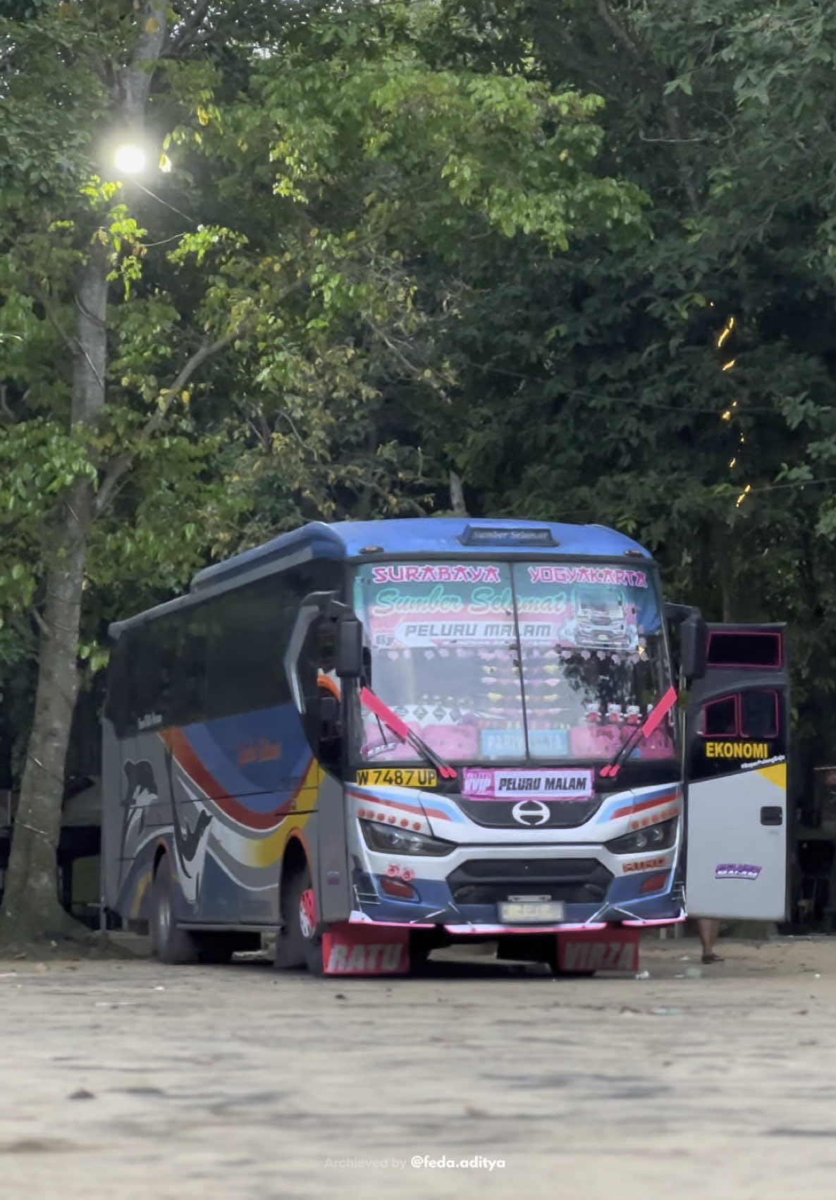 Jalan jalan sambil makan bakmi assalamualikum banyuwangi bersama W 7487 UP Peluru Malam #fy #fypage #fedaaditya #xyzbca #pelurumalam #pelurumalamxrengganis #w7487up #sumbergroup #sumberselamat🐬 #sumberkencono #sugengrahayugroup #busmania #sumberselamat @ᴡɪᴇʟᴅᴀɴɴ ɪ.ᴘ @Rovindaputra @𝙊 𝙕 𝙃 𝘼 𝙊 𝙕 𝙀 𝙉 𝙂 @Jagelsesss @ᴘᴀɴɢɢɪʟ ꜱᴀᴊᴀ ᴘᴀɪᴊᴏ @Hidden Cam Bungurasih @Cctvbungurasih @Bungur race 🏁 