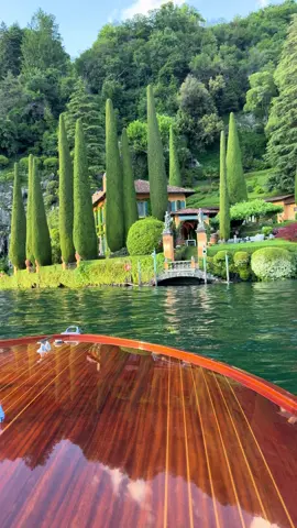 VILLA LA CASSINELLA 🇮🇹😍 for this book 3 hrs la dolce vita Cruise tap the link in bio ✨ #viral #lakecomoboat 