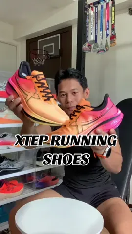 260X from XTEP. Full palm carbon plated running shoes perfect for your speed run and race day. #sportshoes #runningshoes #menshoes #xtepshoes #xteprunningshoes #fyp 