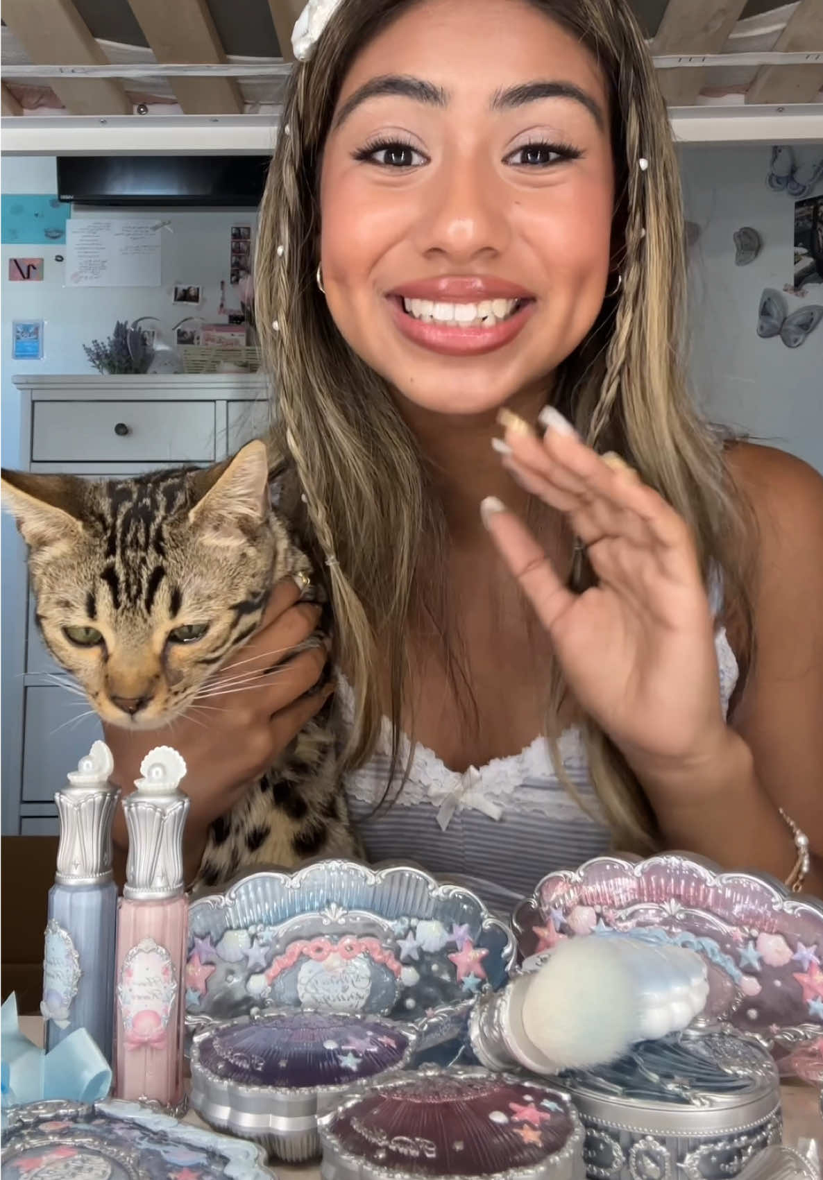 Unboxing 📦 The Prettiest Makeup In the World! 💖| #foryoupage #blowup #fypagee #grwmroutine #makeup #viral #viral #viralvideo #cats @Flower Knows Makeup 