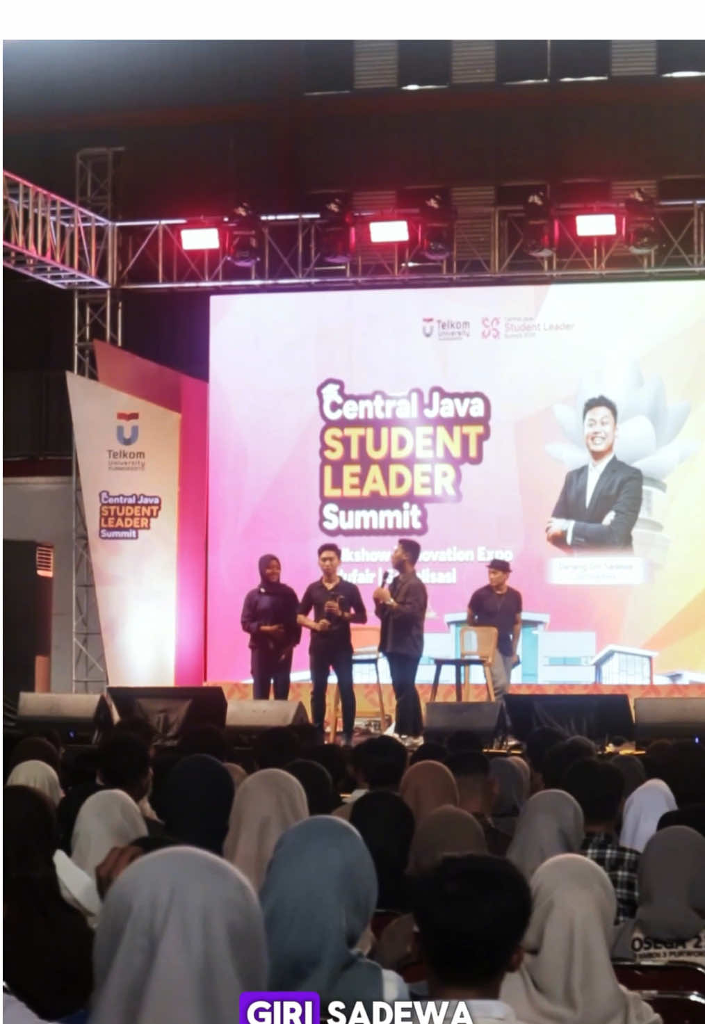 Central Java Student Leadership Summit (CJSLS) merupakan acara bergengsi yang telah diikuti lebih dari 600 pelajar dan seluruh pengurus osis se-Jawa Tengah. Melalui talkshow spesial bersama Danang Giri Sadewa, para pelajar dapat menambah wawasan dan motivasi tersendiri. Berbagai rangkain acara, seperti talkshow inspiratif, pameran inovasi yang menampilkan produk inovatif dari mahasiswa dan dosen, campus tour, tes minat bakat, pertunjukan musik band, serta quiz berhadiah, turut menambah kemeriahan acara. CJSLS diharapkan bisa menjadi wadah untuk memperluas ilmu dan wawasan antar pelajar terutama terkait teknologi AI dan memberikan relasi yang dapat menambah jiwa kepemimpinan dan juga karakter yang baik. #CJSLS2026 #CentralJavaSLS2026 #StudentLeadershipSummit #LeadershipForTheFuture #TelkomUniversity #InnovationExpo #InspirationalTalkshow #CampusTour #TalentTest #TelkomUniversityPurwokerto 