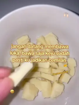 KEJUUU, btw berantakan bgt aku motongnya 😔 #fyp #xybca #keju #cemilan 