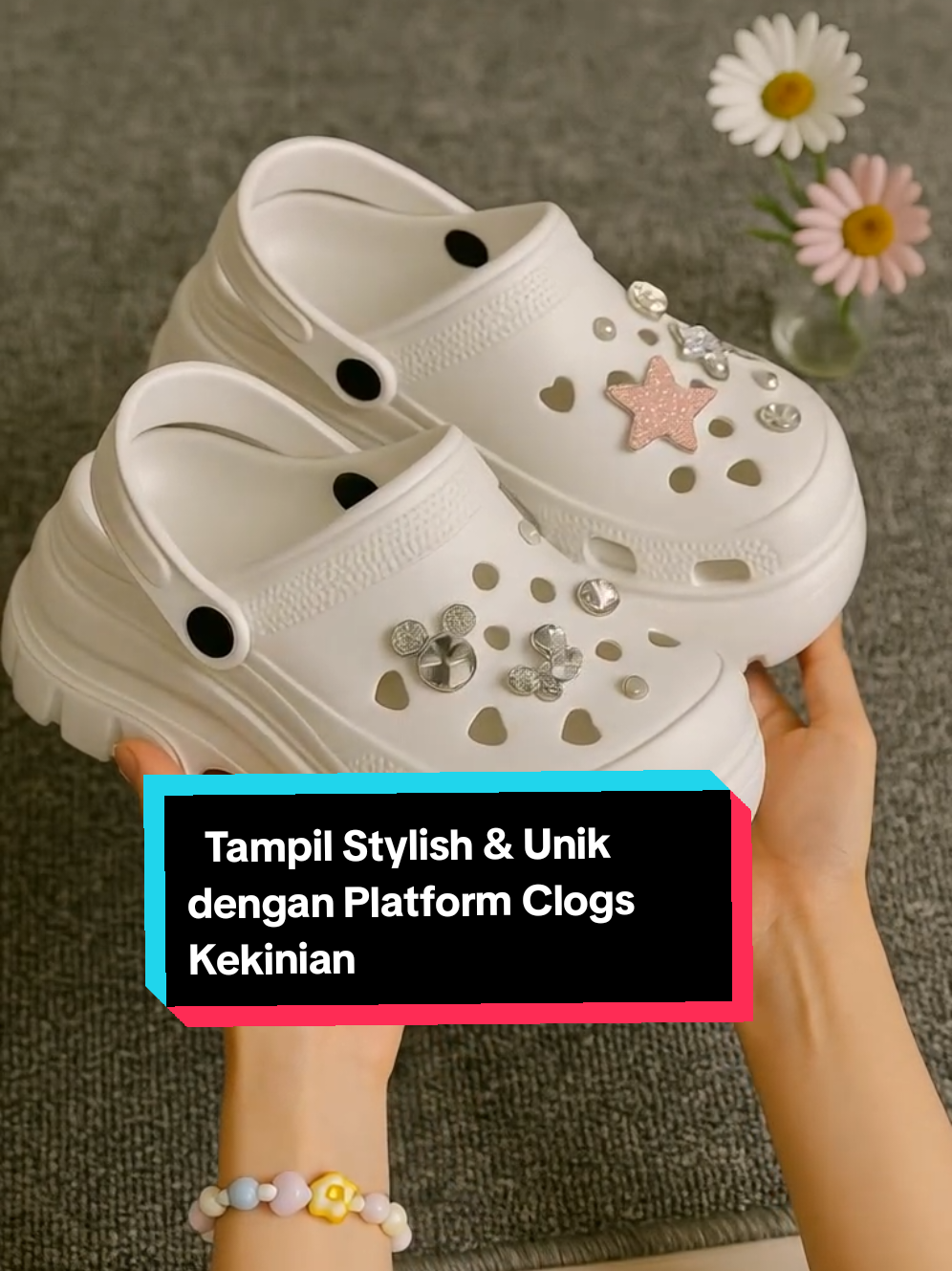 Tampil Stylish & Unik dengan Platform Clogs Kekinian! Yuk, upgrade gaya santaimu dengan sepatu clogs platform super gemas ini! Didesain dengan detail charm lucu dan sol tebal yang nyaman dipakai seharian. Cocok banget buat kamu yang ingin tampil beda dan tetap nyaman!🙌🙌 #Yowstyle   #SepatuKekinian   #SneakersCewek   #OOTD2025   #TikTokShopID   #RekomendasiTikTok   #ShoesOfTheDay   #SepatuWanita   #SepatuLucu   #TrenFashion   #SepatuViral   #BelanjaHemat   #StyleAnakMuda   #DiskonTikTokShop   #FYPIndonesia 