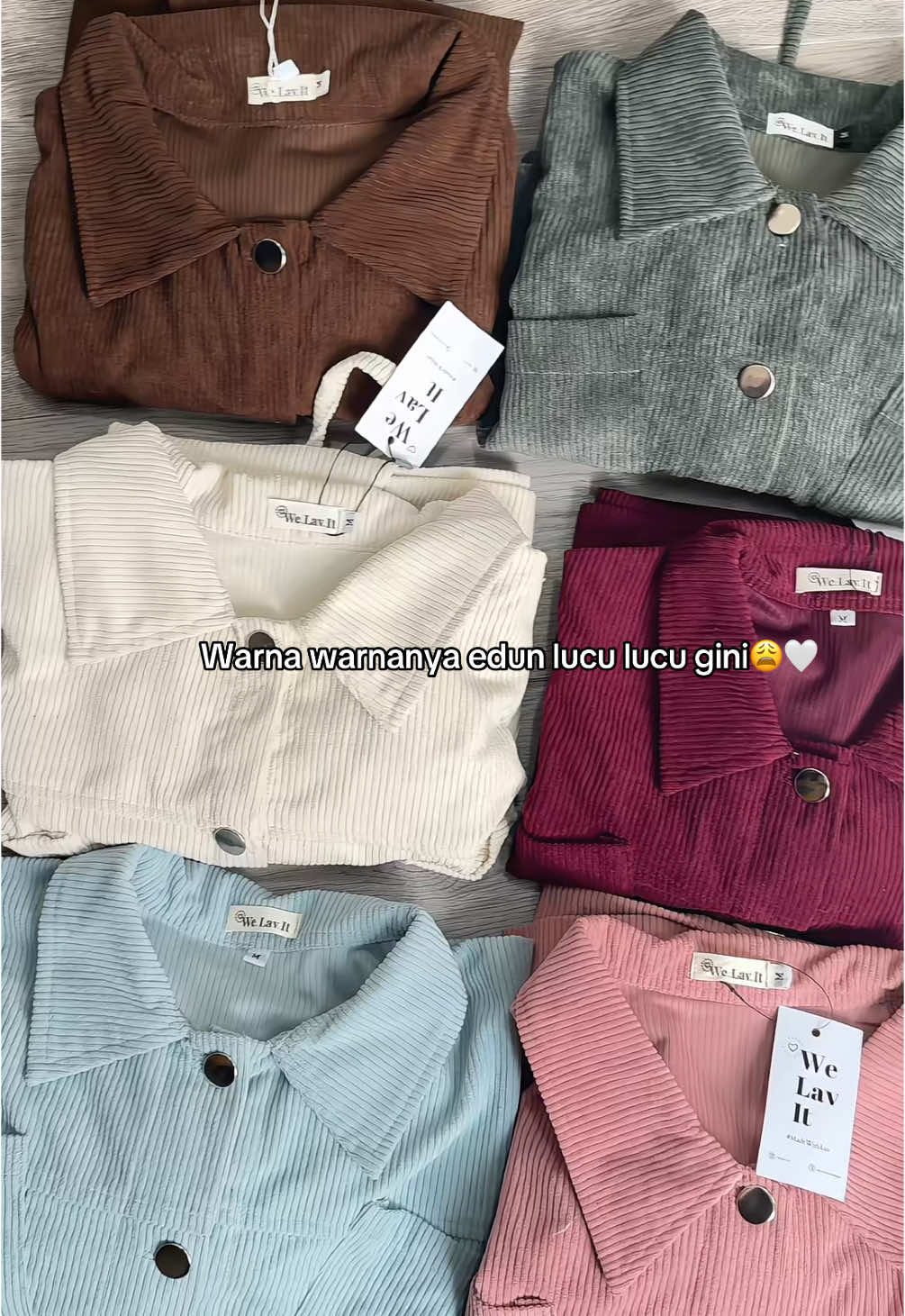 Dipakein celana ok, rok juga ok. Yu samaan sama minlav💗🎀 #foryou #corduroyjacket #jaket 