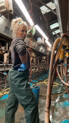 ‘ So if you only have one baby does only one fit fill up ?’ #foryou #fyp #viral #farmlife #cows #agriculture #viraltiktok #farming #farm #farmer #country #viral_video 