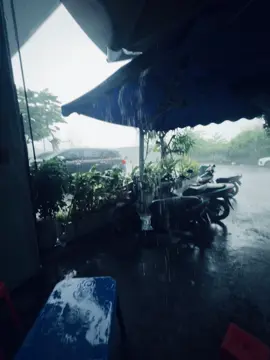 em ở lại với anh được không…?