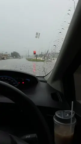 ฝนตกทั้งวัน ถ่ายทันแค่ตอนจอดไฟแดง 🥹🌧️ #ผู้หญิงขับรถ #hondafreed #รถนอกกระแส #ขับรถเที่ยว #ฟีดดดシ #fyppppppppppppppppppppppp 