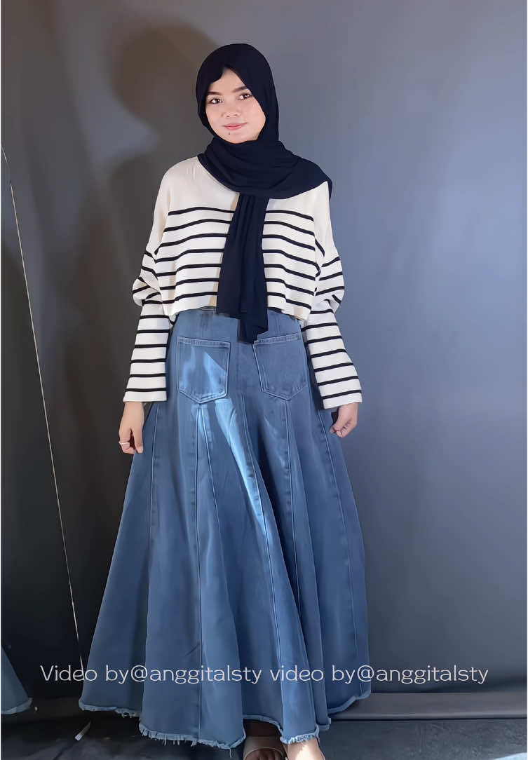 Rok jeans cakep✨👉@Anggitalsty #rokjeans #outfitrokhijab #ootdhijabstyle 