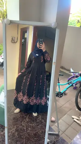 #gamisraya #gamisarab #batikaurajaya #gamislebar #gamislipit #twilloripekalongan #gamistwill #ootdsyari #produsengamis #ootdsyaristyle #gamisterbaru #gamishitam #gamisviral #gamiscantik #gamisbatik #gamisviral 