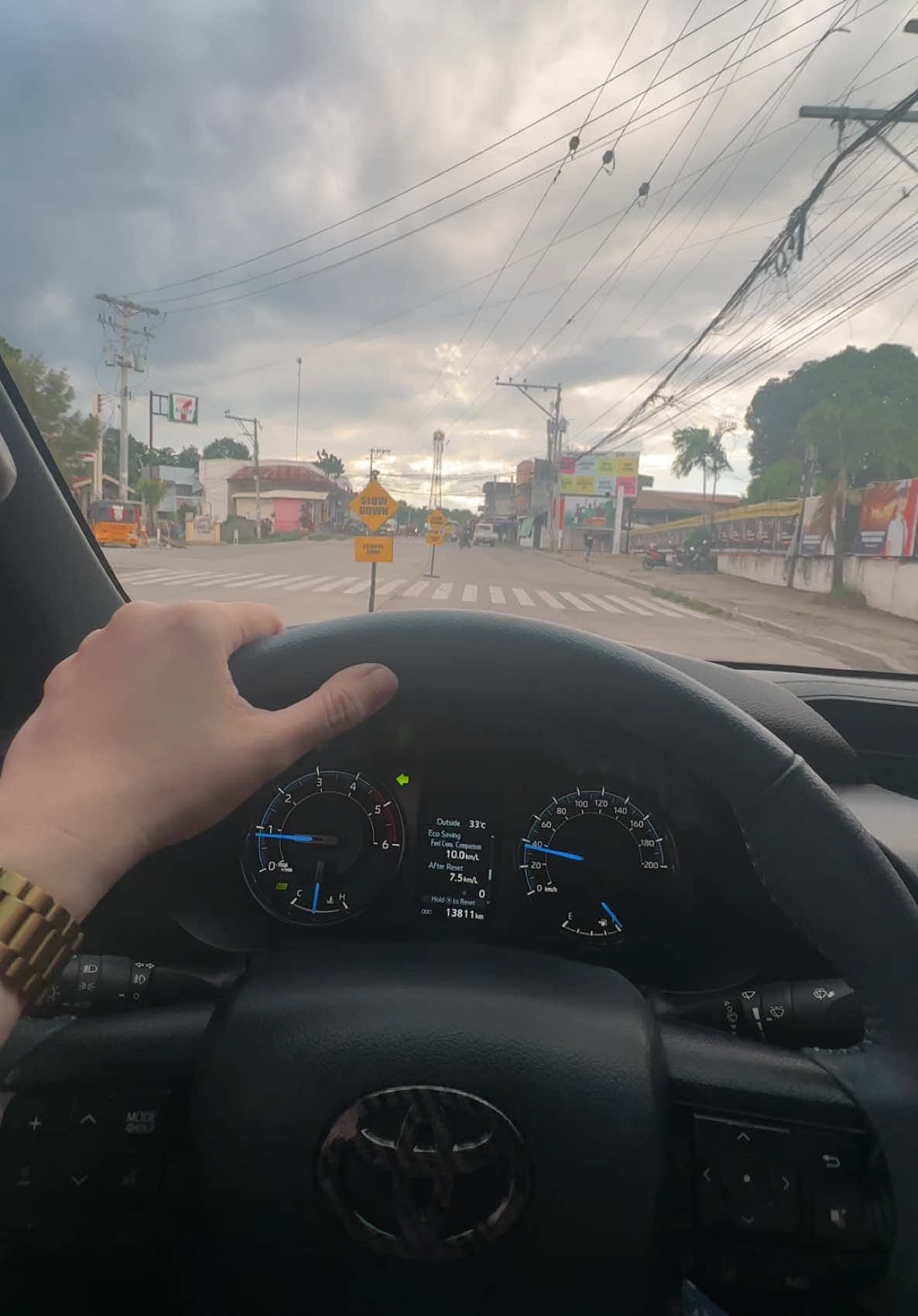 Day Off🤎😎 #hilux #weekend #carsoftiktok #manualdriving #fyp #foryou 