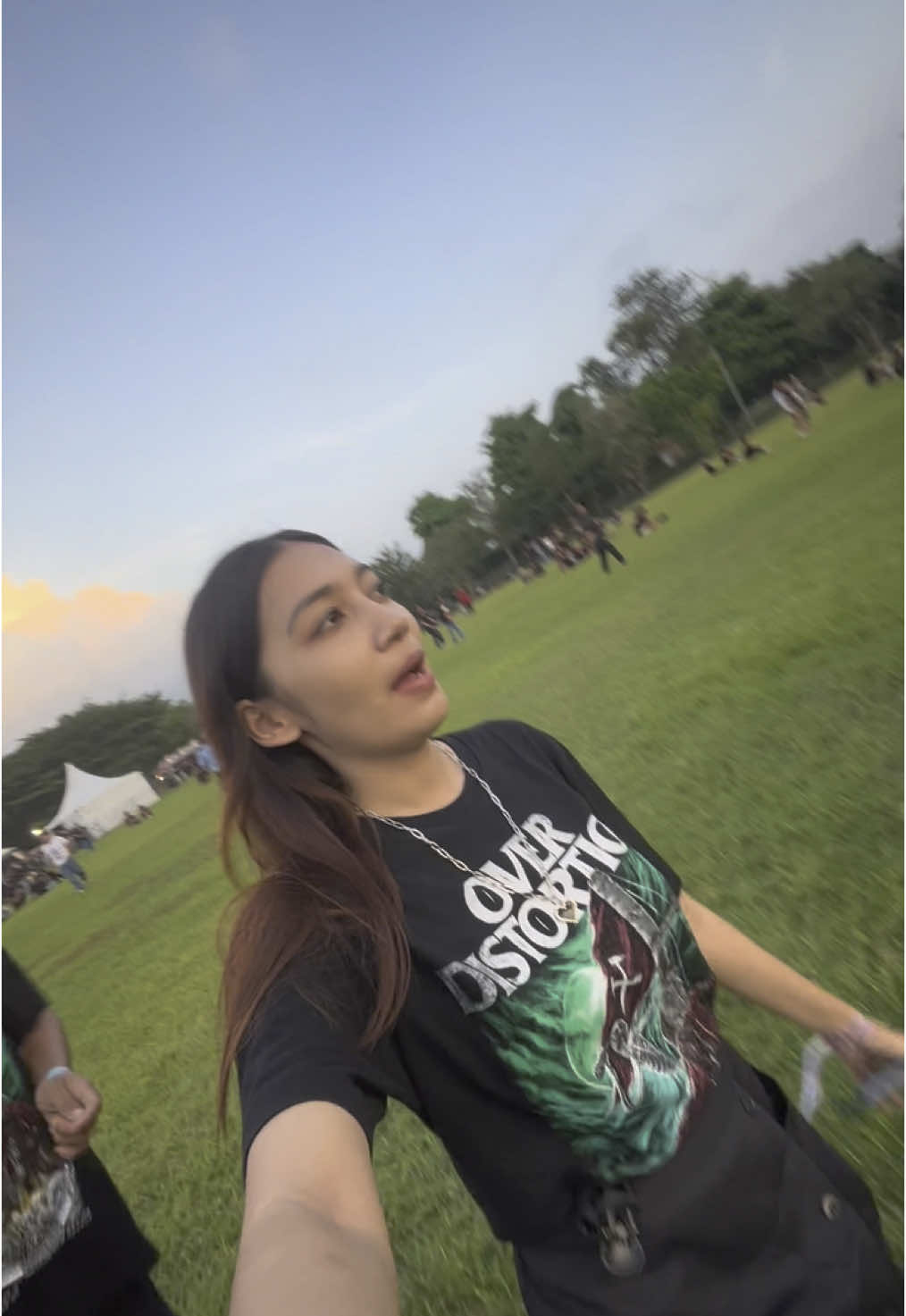 Penjelajahhh kota🤍 #overdistortion #festik #festik2025 #sid #rebelionrose 