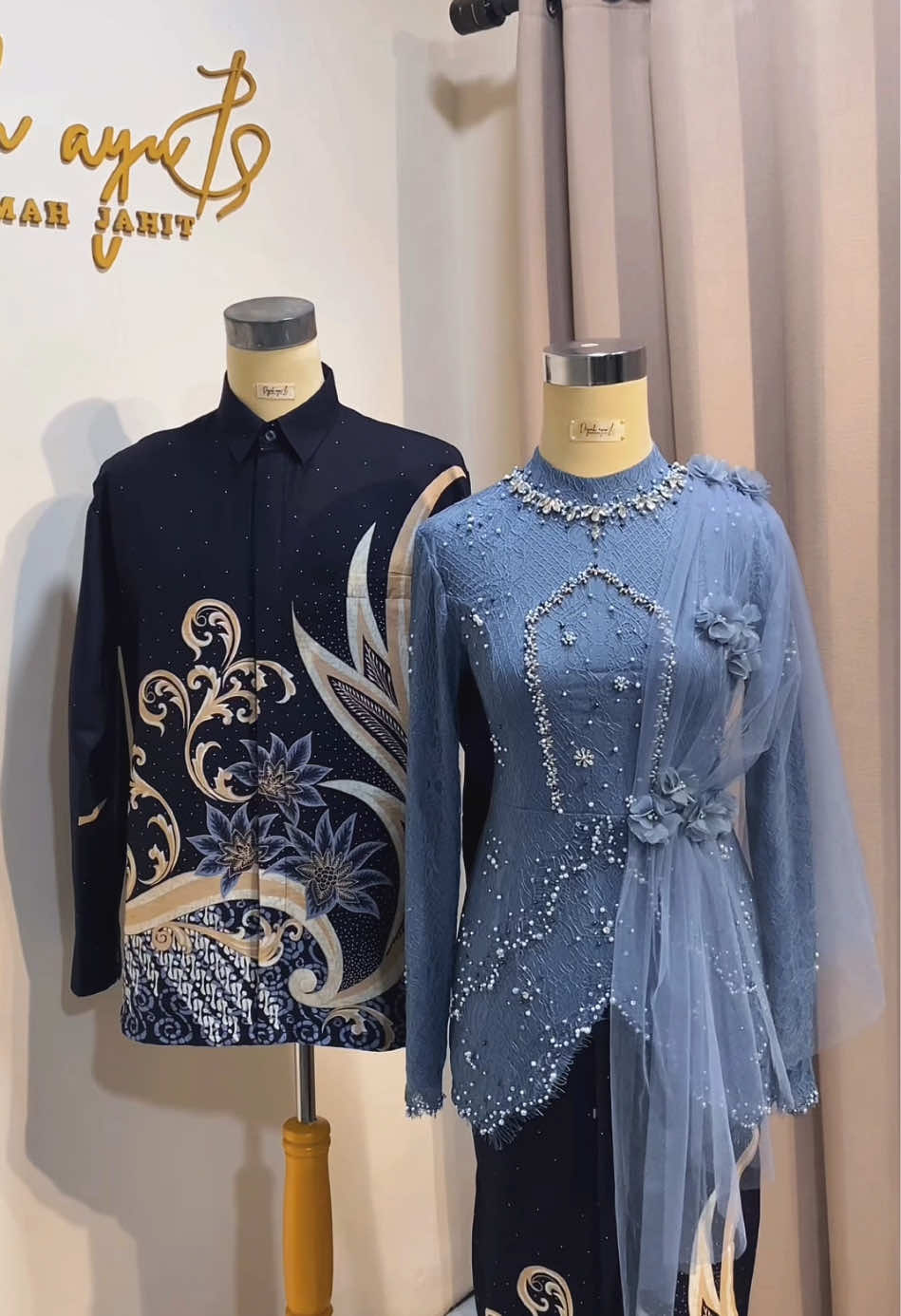 Membalas @fachaa shopp Versi batiknya nih, lebih suka yg mana?  Terimakasih sudah mempercayakan jahit di @diyahayu_rumahjahit🪡 🦋Menerima jasa jahit Dress dan kebaya, untuk Info harga dan pemesanan bisa DM IG:diyahayu_rumahjahit 📍Kota batu, Jawa timur ‼️HATI HATI PENIPUAN‼️ REKENING hanya atas nama  DIYAH AYU ANGGRAINI, Selain nama ini dipastikan PENIPUAN‼️ 🪡Customade (dibuat berdasarkan request dan ukuran customer) 🪡Pre-order (Tidak ready) 🪡Bawa kain sendiri atau sekalian kain bisaa 🪡Bisa offline/online 🪡Bisa kirim Luar kota, Luar pulau dan Luar negeri 🪡Dikerjakan sesuai antrian 🪡ORDER=SABAR #ja#jahitkebayaa#jahitdresse#penjahitonlinee#penjahitkotabatue#penjahitmalangr#dressbridesmaidr#dresskondangana#jasajahitcustoma#jasajahitonlinen#inspirasidressbridesmaida#masukexploree#penjahitkotabatur#bridesmaidressmaxmara 