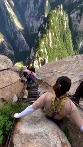 rock slips .  #ai #fyp #destruction  #disasters #tiktok #tiktoknews #earthquake #tik_tok #mountain 