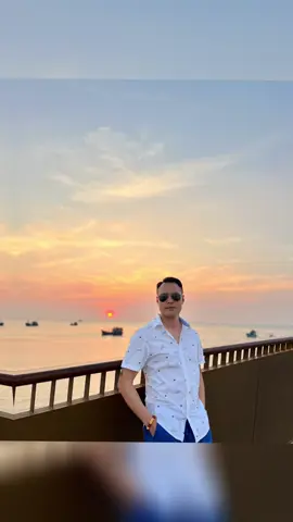 Từ đó Xuân Hạ hai mùa không gặp. Mây gió chẳng còn cùng nhau