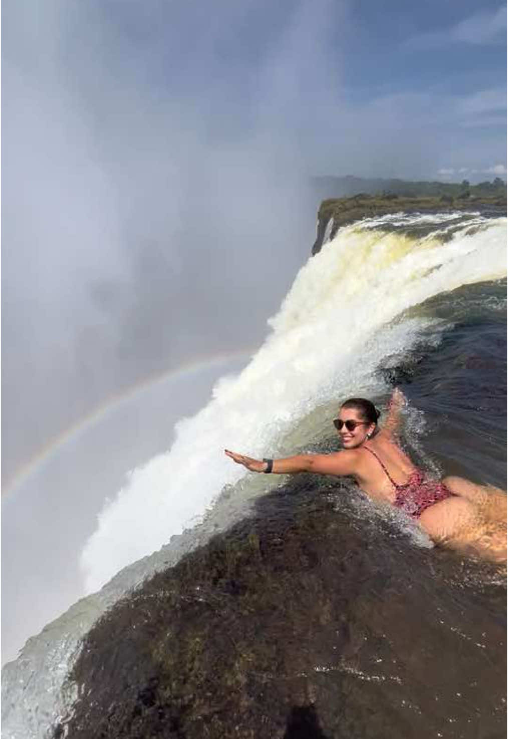 The less safer it looks like, the more I like it! #devilspool #victoriafalls #adrenalineaddiction #zambia #zimbabwe #traveltiktok 