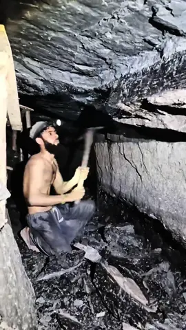 Have you ever seen mining like this ? underground 5000feet mining in narrow cave in extreme heat and low oxygen ##mining##junglemining##minetunnel##digging##undergroundgold##treasurecave##goldingunnel##goldmining##goldcave##treasurecave##blackdiamond##diamondmining##hiddentreasure##findinggold##findingdiamond