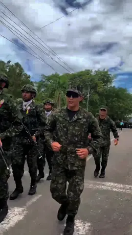 mi contraguerrilla#ejercitodecolombia #emsub #paracaidistas #animaciones #trote 