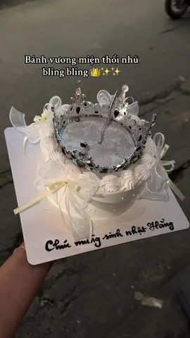 Bánh vương miện thổi nhũ bling bling 👑✨✨#tiembanhchamii #banhthoikimtuyen #banhthoinhu #banhkimtuyen #banhkemcongchua #banhsinhnhat 