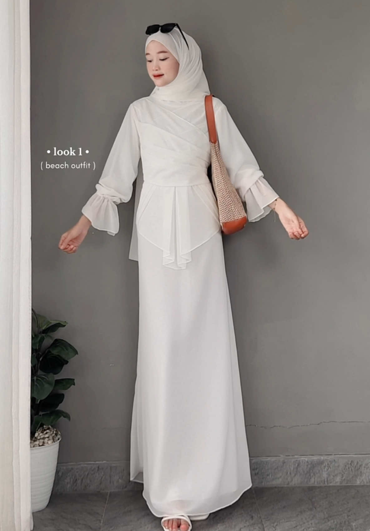 (spiII dicaption) outernya cuman 109rb! 🤍🫨 Detail Outfit klik I!nk yg ada di bi• aku - lalu cari sesuai nomer : look 1: • dress :  I!nk n0  811a (bw)  • heels :  I!nk n0 483a • tas :  I!nk n0 614 & 334a • kacamata :  I!nk n0 108a (kode SAL) look 2: • outer : I!nk n0 812a (soft blue list BW)  • inner dress :  I!nk n0 813a • heels :  I!nk n0 483a • tas :  I!nk n0 283a & 241a • kacamata : I!nk n0 108a (kode SAL) outfit  by @Elshafa.Co  #fyp #outfitinspiration #ootdinspo #kondanganoutfit #outfitkondangan #outfitcouple