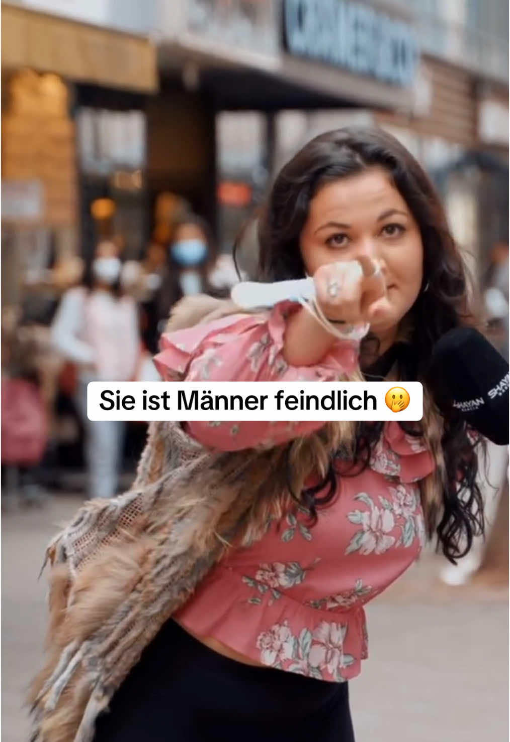Sie ist Männer feindlich 🫢 #shayangarcia #lustig #witzig #interview #comedy #humor #streetcomedy #lustigevideos 
