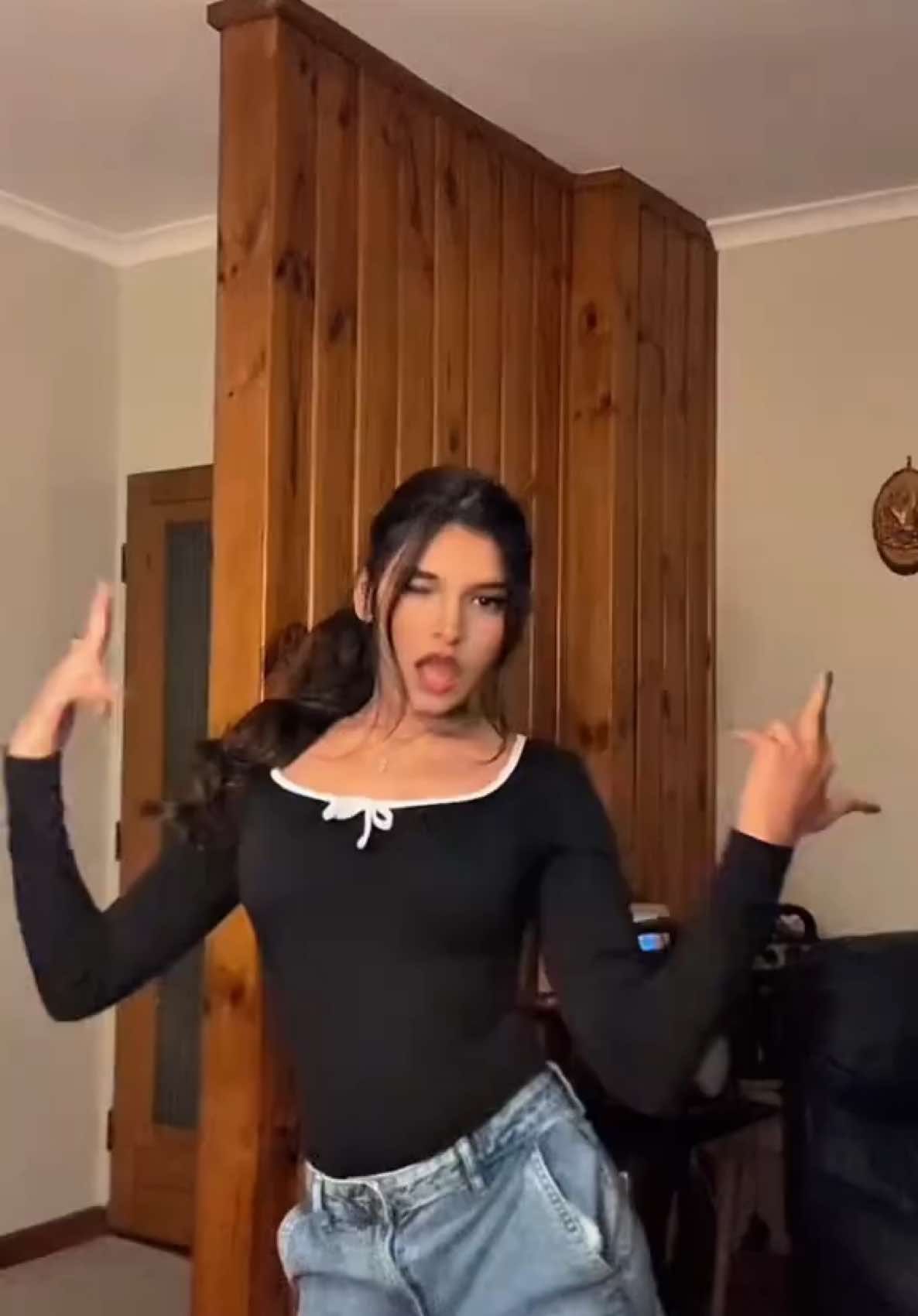 𝓢𝓞𝓛𝓞 🫶 #trending #nini_21214 #fypppppppppppppppppppppp #melbourne #foryou #srilankan #viral #fyp #foryoupage❤️❤️ #dance #CapCut  @KAVI🌊 