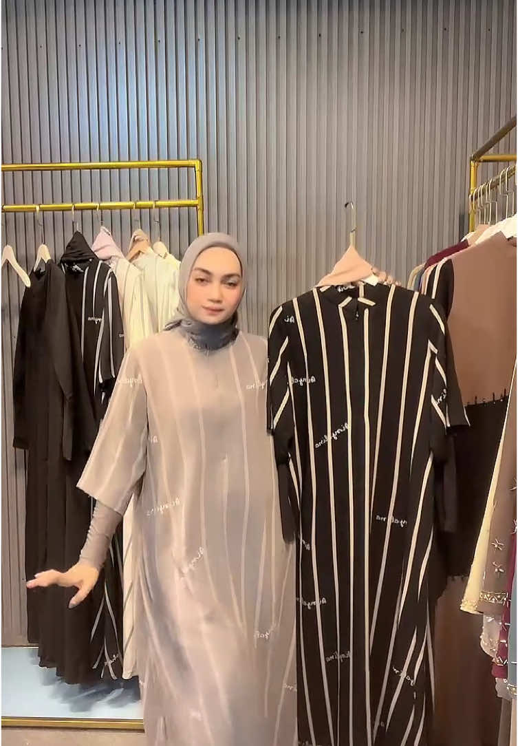 Sayanggg tim tiramisu atau black creamy nihhh?? yang udh punya boleh komen yuuuu 😘🤩 #gamis#fyp#gamismurah l#abayagirls#cantik#aisyalinastore #tiktoklive #livehighlights 