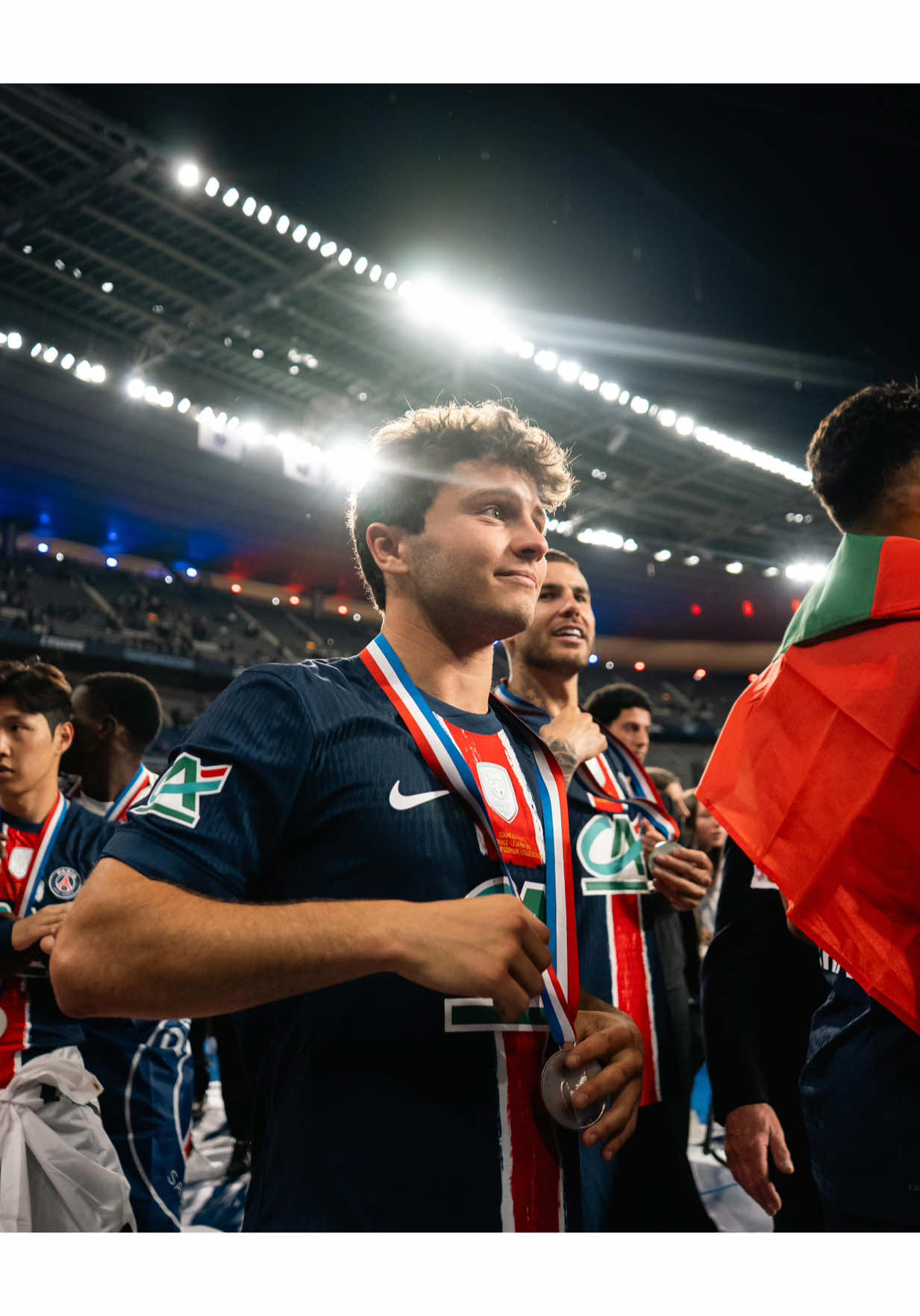 Paris est Magique ❤️💙🏆 Merci à vous pour cette ambiance incroyable ✨ @psg 