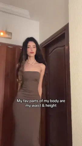 #model #tallgirl #skinny #fyp #fypシ゚ #wavyhair #longhair #quirina #skinnygirl #smallwaist 