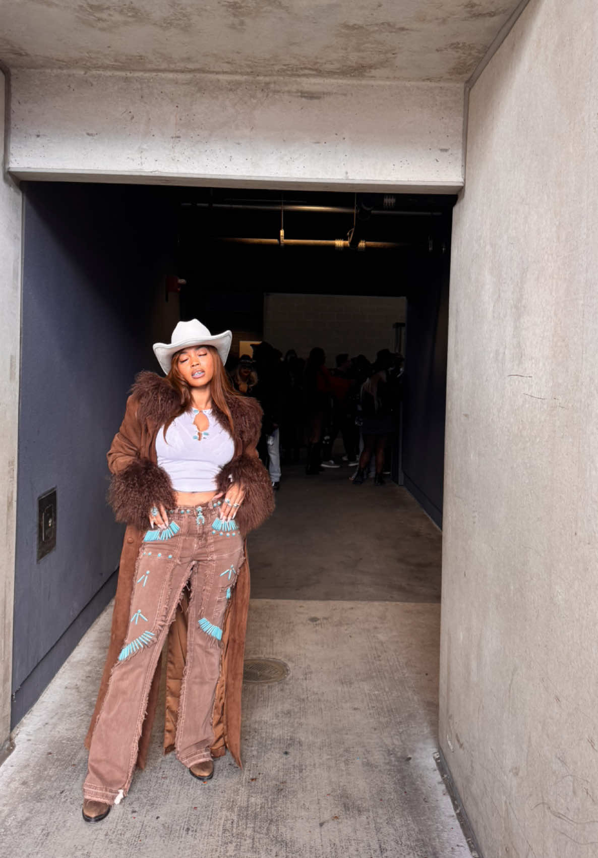 give you high fashion in a simple white tee | MetLife n2 #cowboycarter 