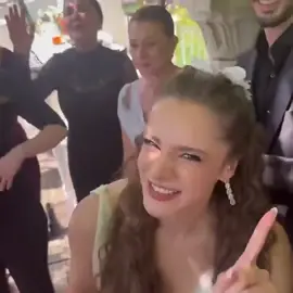 الأغنية تنشب بالراس😭 #hudutsuzsevd #halzey #zeynepleto #miraydaner #denizcanaktas #حب_بلا_حدود #fyp #halilibrahim #hudutsuzsevdaedit 