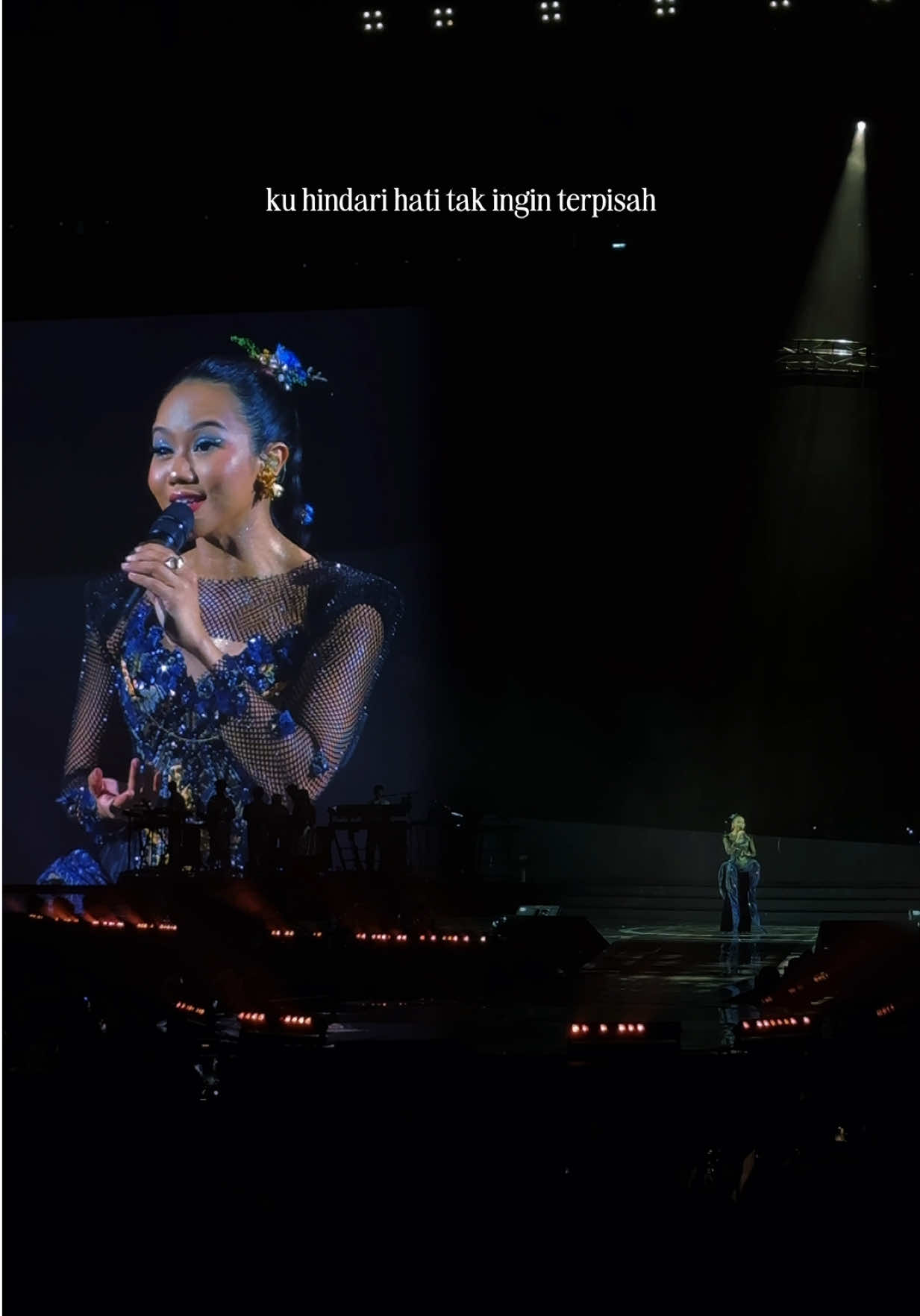 KINI <3 #YuraYunita #HereIAm #konserrossa 