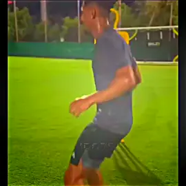 علي الحمادي يبدأ الاستعداد لمباراة #الاردن و #كوريا، الحمادي يركز على التسديد بقوة وبدقة🔥🇮🇶 #الطريق_إلى_كأس_العالم #المنتخب_الوطني_العراقي 
