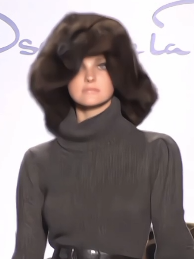 Caroline Trentini for Oscar De La Renta #runwaywalk #catwalk #modelwalk #fashionshow #Runway #horsewalk #foryou #SuperModel #fyp 