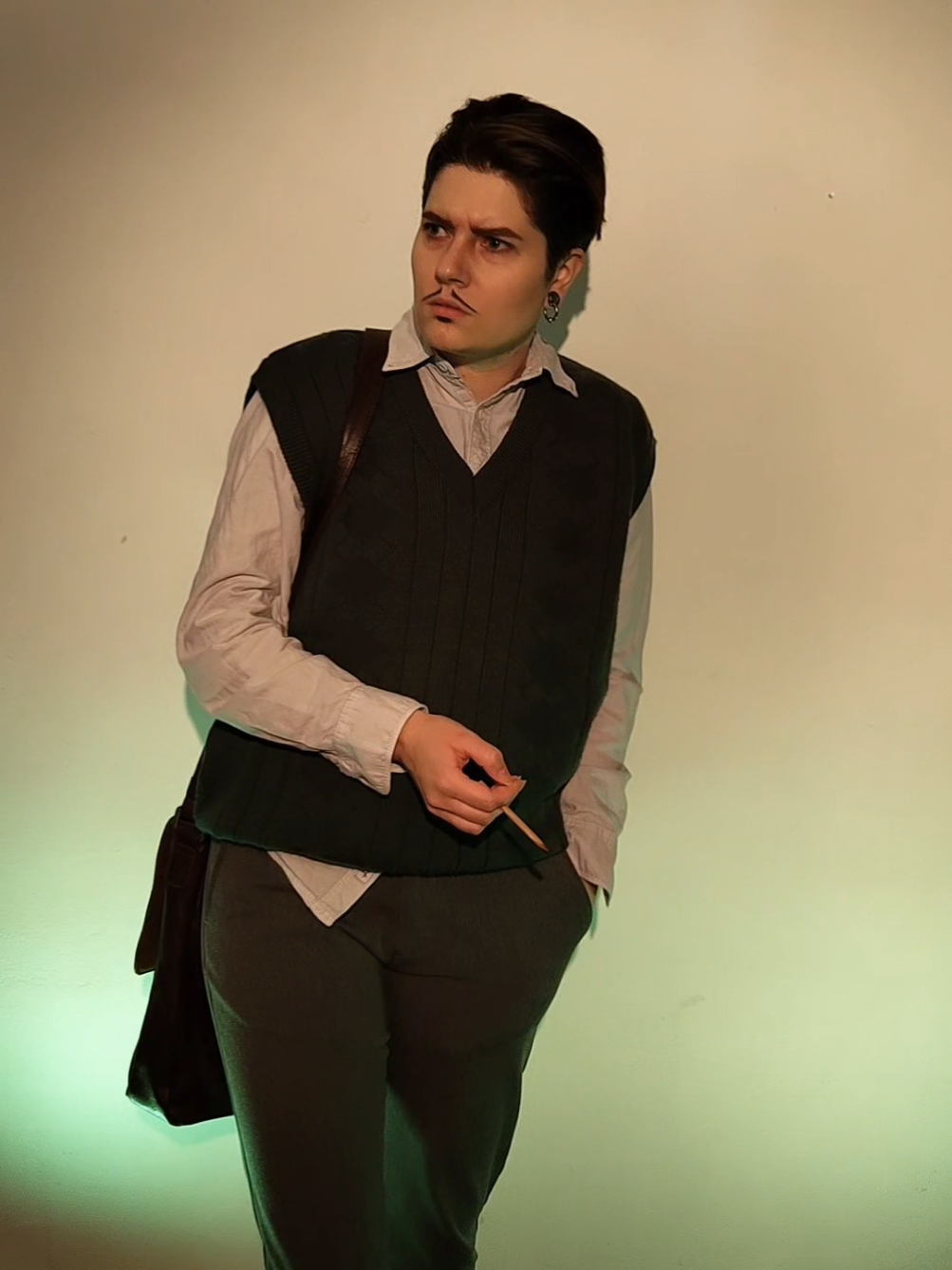 OG Elias' little view of the future 👁️ If you catch a bad vibe ... 😄  #themagnusarchives #tma #themagnusarchivespodcast #themagnusarchivescosplay #themagnusarchiveselias #eliasbouchard #eliasbouchardcosplay #eliasbouchardtma #ogeliasbouchard #ogelias #fame 