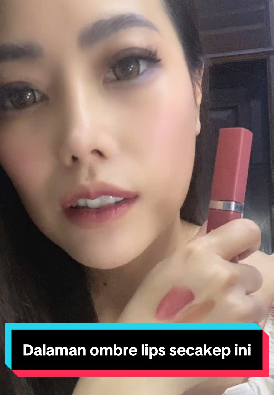 Dalaman ombre lips yg masuk ke base nude coklat atau nude pink. Bagus banget.  #lipmatte #matte #lipsticktutorial #lipstick #lipcare #loreallipmatte #loreallipstick #lorealparis #loreal 