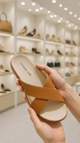 sandal Elegan simple. Nyaman dipakai, stylish dilihat. sandal yang kamu cari, akhirnya ketemu juga! Sandal elegan simple.  #sandalelegansimple #sandalwanitaoribranded #sandalwanita #sandalcasualwanita #sandalcewek #OOTD 