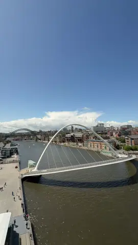How lucky we are 💘  #newcastle #northeast #peoplebeingpeople #milleniumbridge #tynebridge #tyneandwear #sundays #sunday #quayside #quaysidemarket #newcastlequayside 