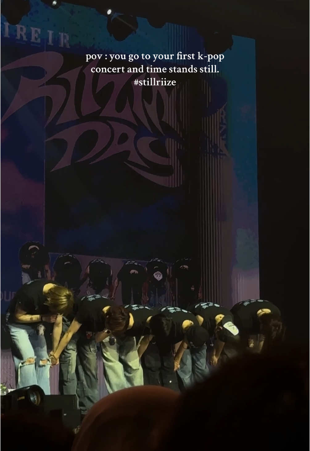 imagine u go to RIIZE first concert🥹🥹🥹 gaaakannn pernah lupaaa pertama kali aku konser, rasanyaaaa kaya campur adukk!! ga kerasaaa abis ini first concert riizee!!! AAA AYOOO HAPPYY HAPPY BARENG!!! siappp teriak and sing a long bareng briize🧡 @RIIZE #riize #riizeedit #riizingday #riizeofficial #riize_briize #RIIZE #fyp #kpopfyp #anton #wonbin #sungchan #eunseok #shotaro #sohee #fypage #xybca #foryou #konser 