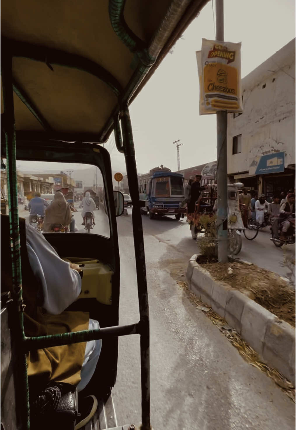 کوئٹہ اور رکشہ کا رشتہ قدیم اور  یادگار ہے۔.                                                              #quetta #trending #viral #balochistan #nature #aesthetic #tiktok #trendingg