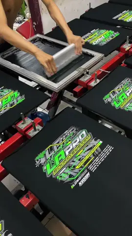 Sablon Kaos Custom🙌 Minimal order 12 pcs  (TIDAK BISA SATUAN!) Info order WA yang ada di bio #kaoskarnaval #sablonkaos #bajuracingcustom #kaossablonmurah #kaoskomunitas 