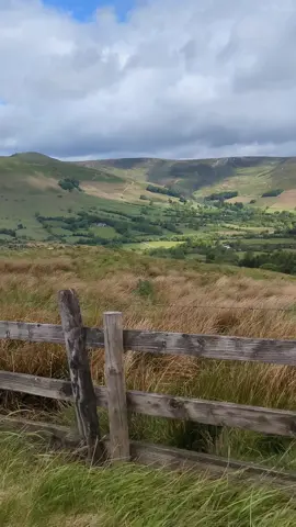 ✨ 7 Falls, in Tintwistle are  just beautiful 🌊 A steady incline up, with a fabulous campsite and cow shed/cafe bar, at the end of your walk 🌳 Definitely take a packed lunch, sit around one of the pools and enjoy the breathtaking scenery 🫶 If you want the postcode, campsite and parking info.. drop a comment 👇 #waterfall #forageyourselfhappy #MentalHealth 