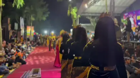 Special perform pemuda karangasem Thanks to support  #barisanalin #naning.galery99 #hnsaudioblitar  #matamatasytem #jovanca.trans #karnavalviral2025  #desasumberagung  #fyp #dramarorojonggrang #blitar24jam  #CapCut 
