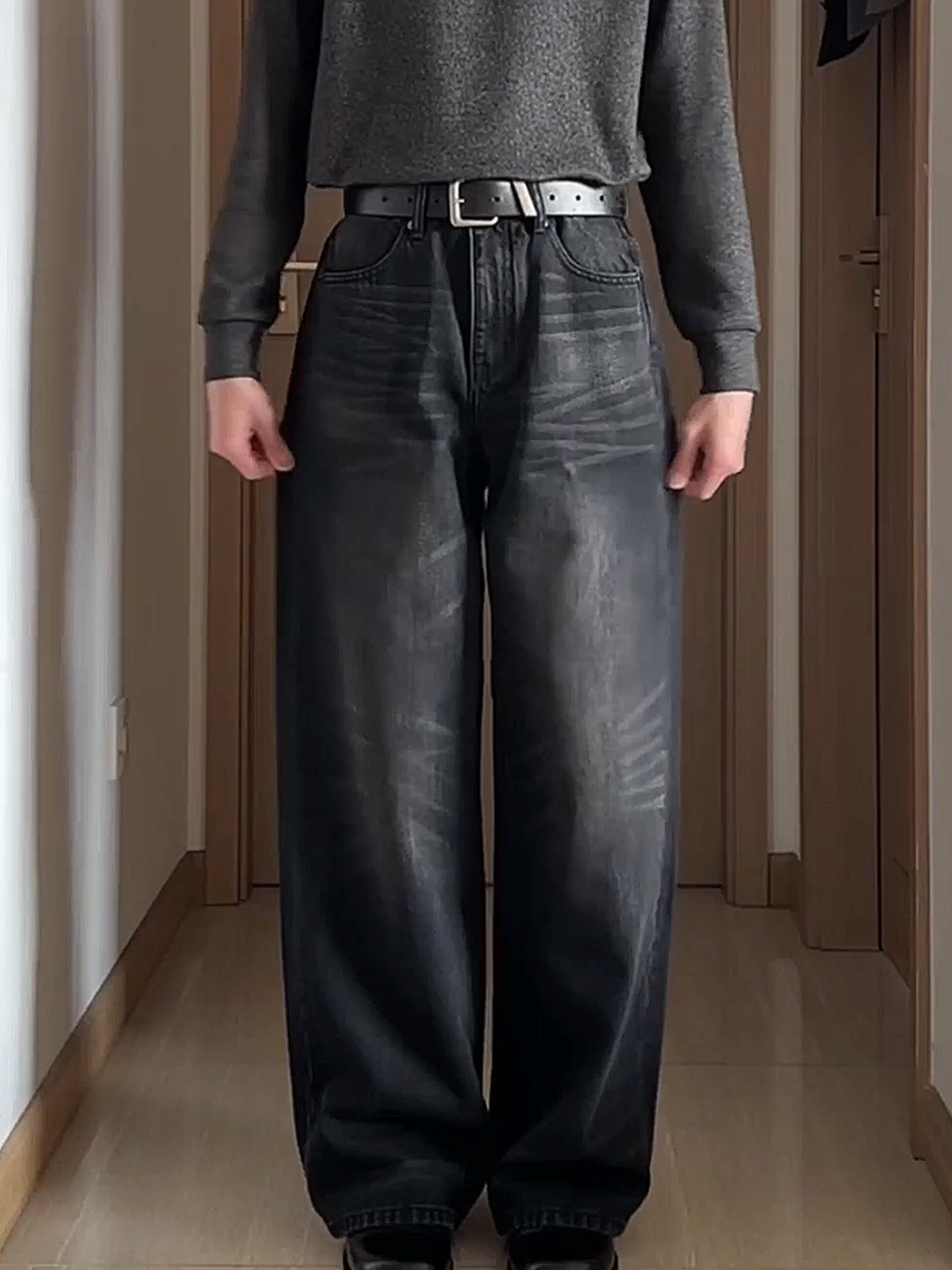 retro black jeans >>  #viral #trending #ootdideas #OOTD #fypp #TikTokFashion #foryou  #reco #recos #fashion #inspooutfit #outfitinspo #inspo  #viralvideos #tiktokfashion #fyp #trendingoutfit #fashionstyling #jeans #widelegbaggyjeans  #widelegjeans #widelegpants #baggyjeans #denimbaggypants  #maongpants #baggypants   #retrojeans #retroblackdenim 