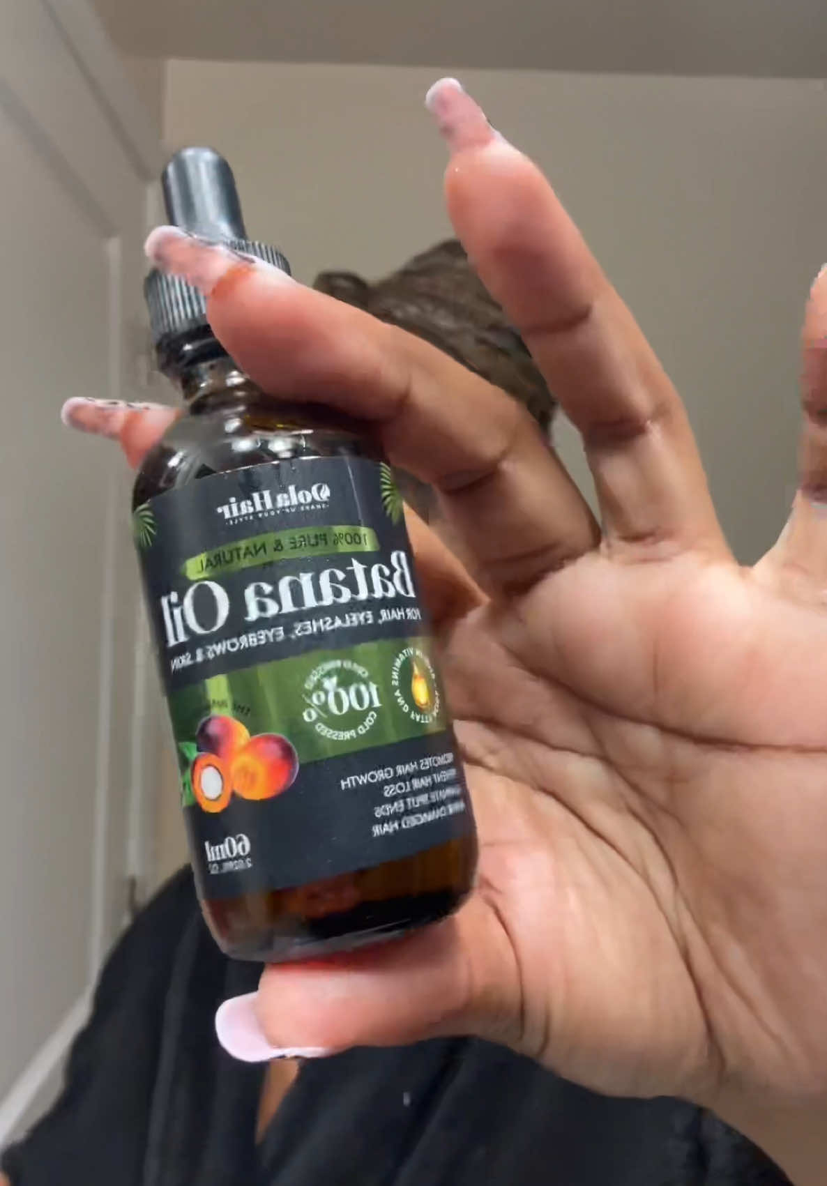 Say it with me “ We’re going to have thick and healthy edges this summer “ #hairgrowth #hairgrowthoil #batanaoil 